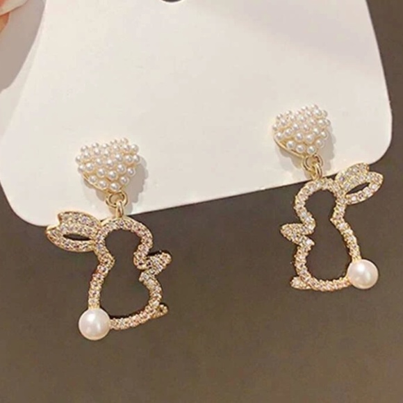 ❤️ FREE Bunny Rabbit Rhinestone Pearl Faux Chic Glam Drop Animal Modern Earrings - Picture 1 of 5